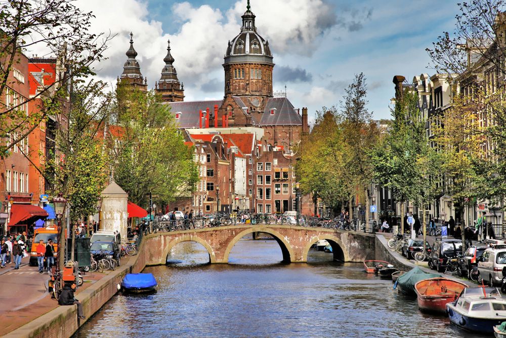 Amsterdam Hakkında
