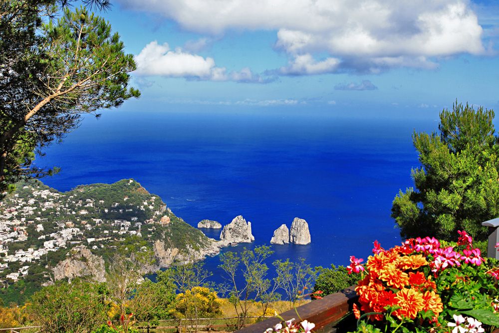 Capri Hakkında
