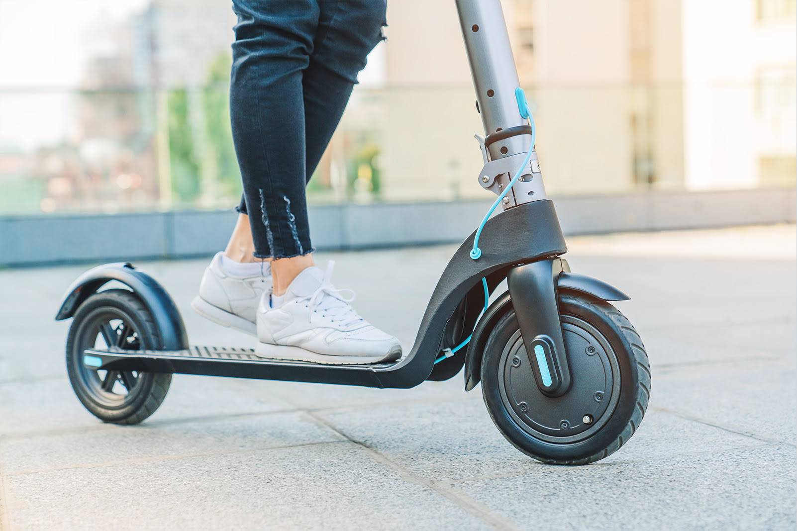Araç kiralamalarda elektrikli scooter 20 TL